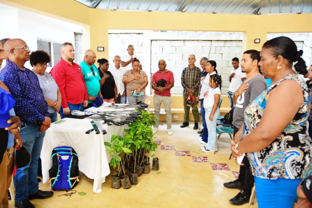 FEDA impulsa caficultura en Peralta con entrega de 60 mil plántulas en el Día Nacional del Café - Noticias de hoy en República Dominicana | De Último Minuto