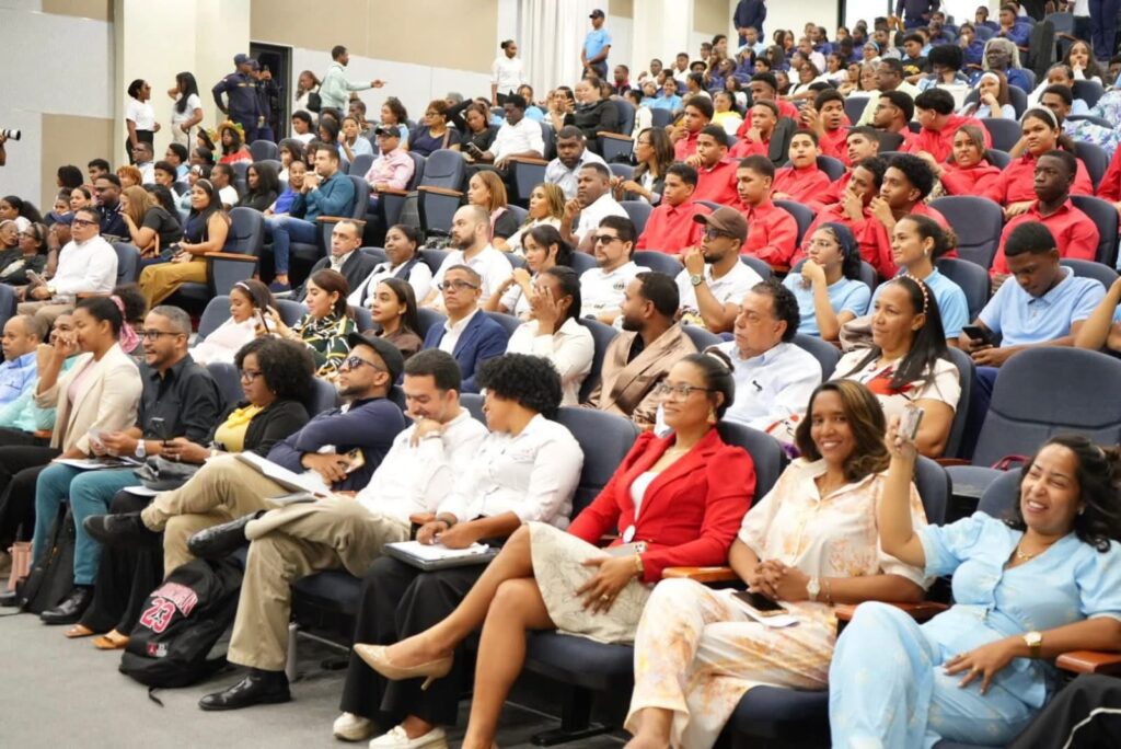 Realizan quinta Gala Regional de la Modalidad en Artes en Azua | 4 | Realizan quinta Gala Regional de la Modalidad en Artes en Azua - Noticias de hoy en República Dominicana | De Último Minuto