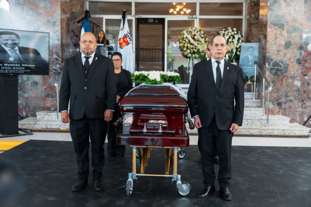 Ayuntamiento del Distrito Nacional rinde honras fúnebres a Carlos Batista - Noticias de hoy en República Dominicana | De Último Minuto