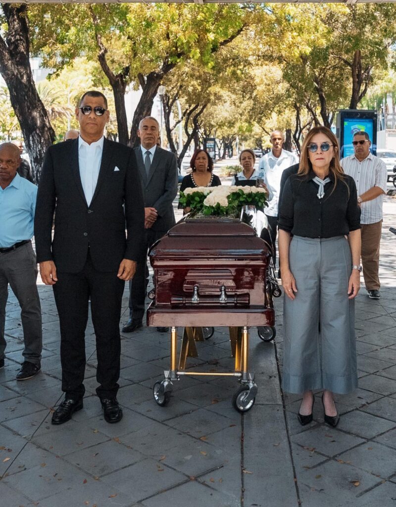 Ayuntamiento del Distrito Nacional rinde honras fúnebres a Carlos Batista - Noticias de hoy en República Dominicana | De Último Minuto