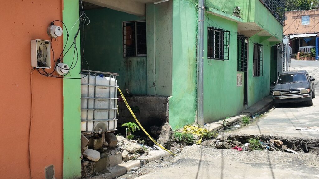Consternación en Los Girasoles por muerte de niña; vecinos piden justicia | 3 | Consternación en Los Girasoles por muerte de niña; vecinos piden justicia - Noticias de hoy en República Dominicana | De Último Minuto