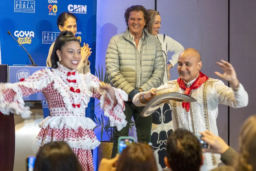 Carlos Vives defiende a los inmigrantes en EE.UU. y reivindica su "orgullo hispano" | 3 | Carlos Vives defiende a los inmigrantes en EE.UU. y reivindica su "orgullo hispano" - Noticias de hoy en República Dominicana | De Último Minuto