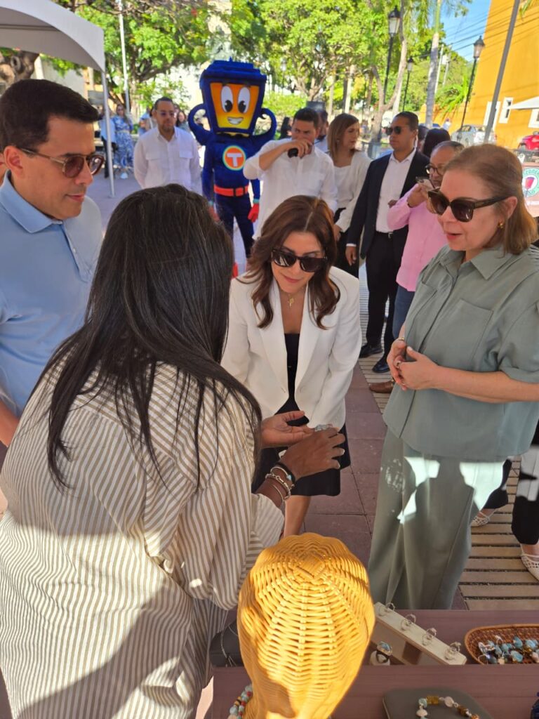 Ministro de Turismo y embajadora Leah Campos recorren la Zona Colonial - Noticias de hoy en República Dominicana | De Último Minuto