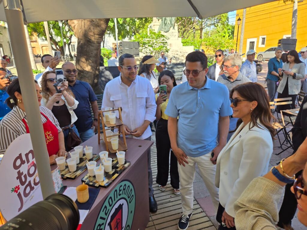 Ministro de Turismo y embajadora Leah Campos recorren la Zona Colonial - Noticias de hoy en República Dominicana | De Último Minuto