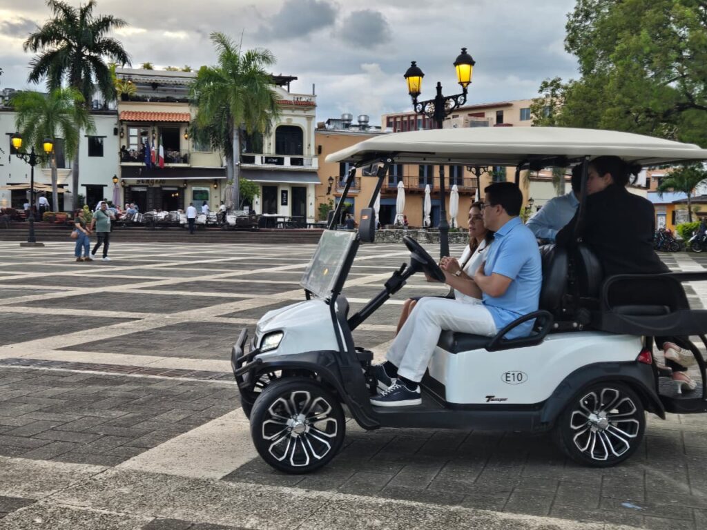 Ministro de Turismo y embajadora Leah Campos recorren la Zona Colonial - Noticias de hoy en República Dominicana | De Último Minuto