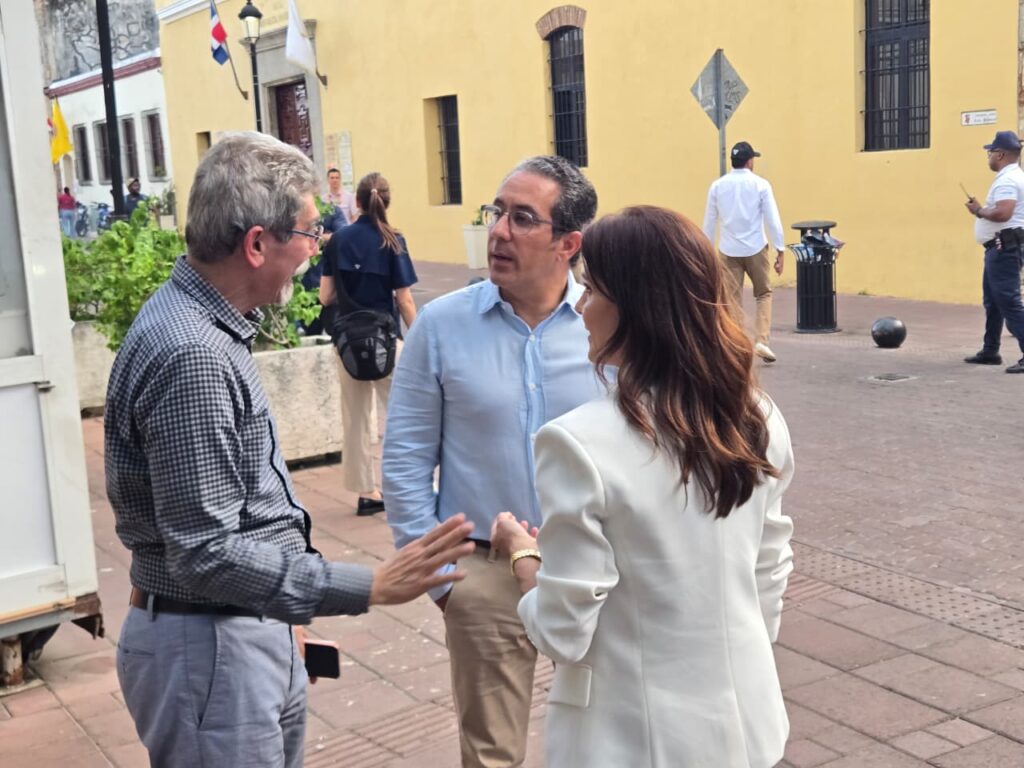 Ministro de Turismo y embajadora Leah Campos recorren la Zona Colonial - Noticias de hoy en República Dominicana | De Último Minuto