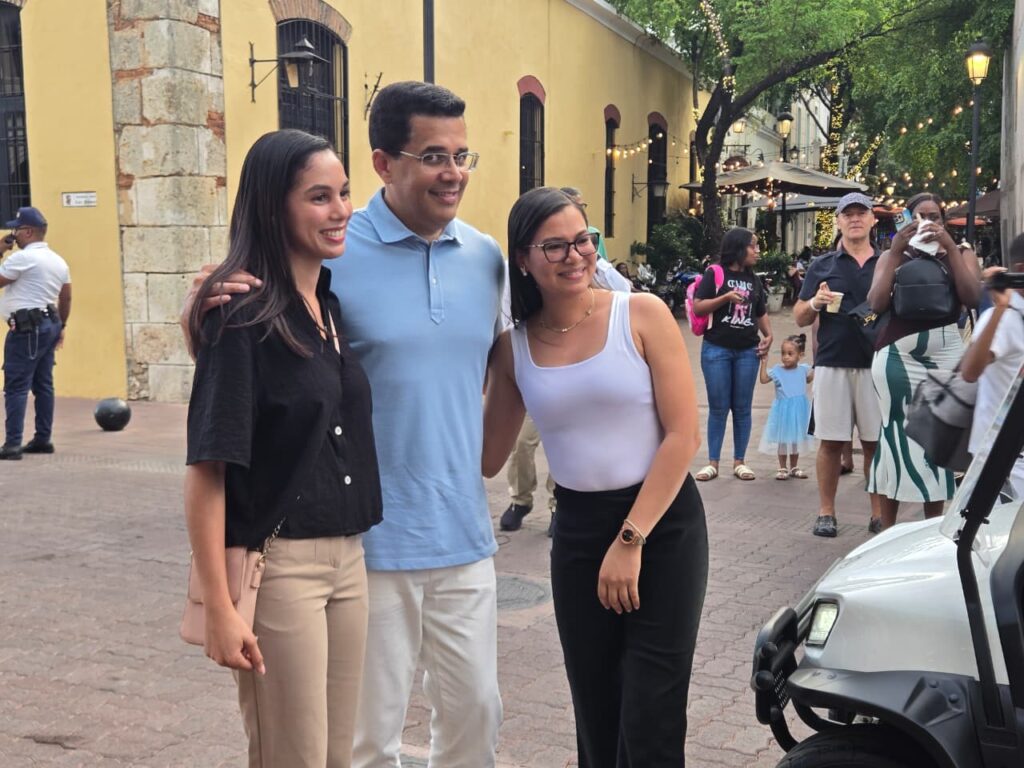 Ministro de Turismo y embajadora Leah Campos recorren la Zona Colonial - Noticias de hoy en República Dominicana | De Último Minuto