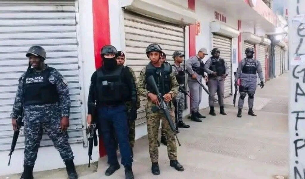 Navarrete amanece militarizado en medio de paro por 24 horas en reclamo de obras sociales - Noticias de hoy en República Dominicana | De Último Minuto