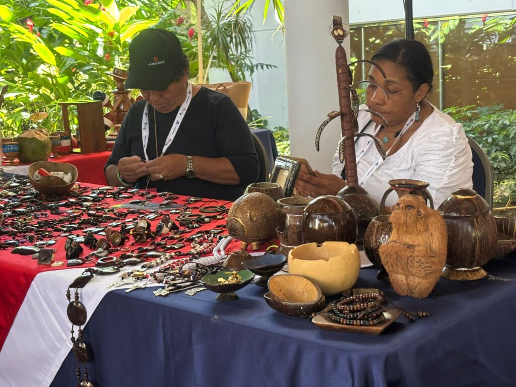 Artesanos dominicanos brillan en DATE 2026 con identidad y tradición - Noticias de hoy en República Dominicana | De Último Minuto