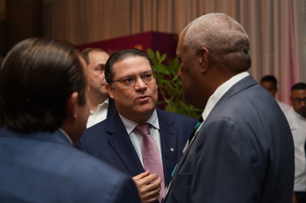 Líderes empresariales y autoridades se dan cita en los Premios Brugal Cree en su Gente - Noticias de hoy en República Dominicana | De Último Minuto