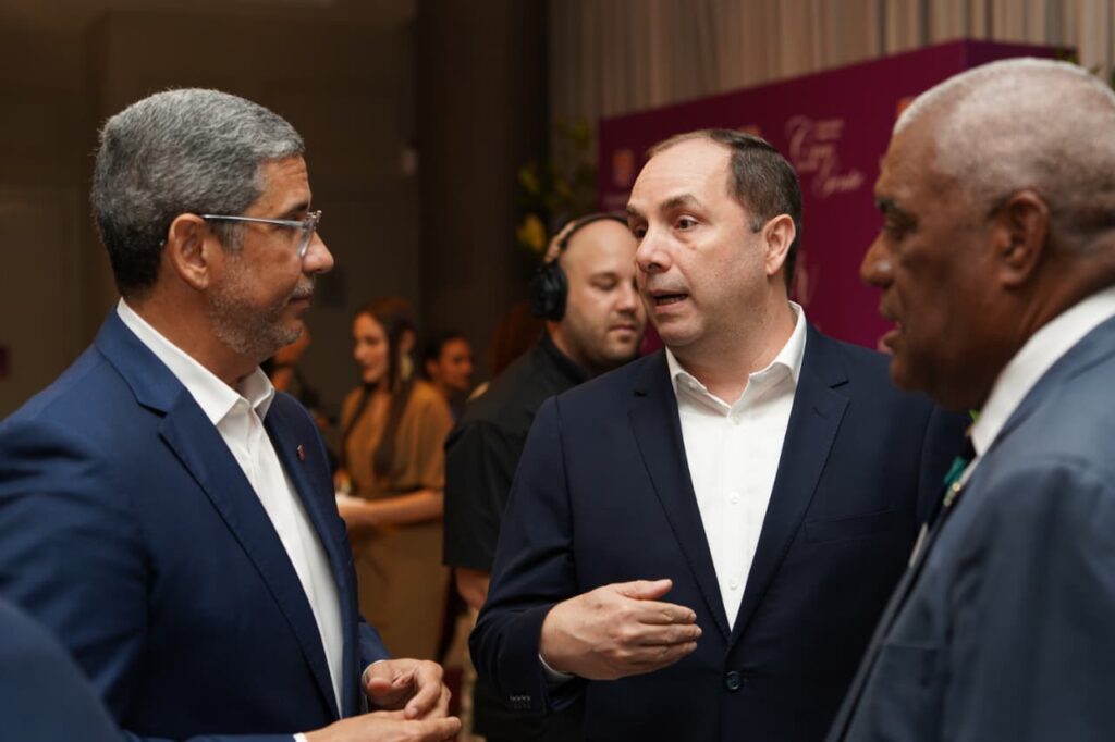 Líderes empresariales y autoridades se dan cita en los Premios Brugal Cree en su Gente - Noticias de hoy en República Dominicana | De Último Minuto