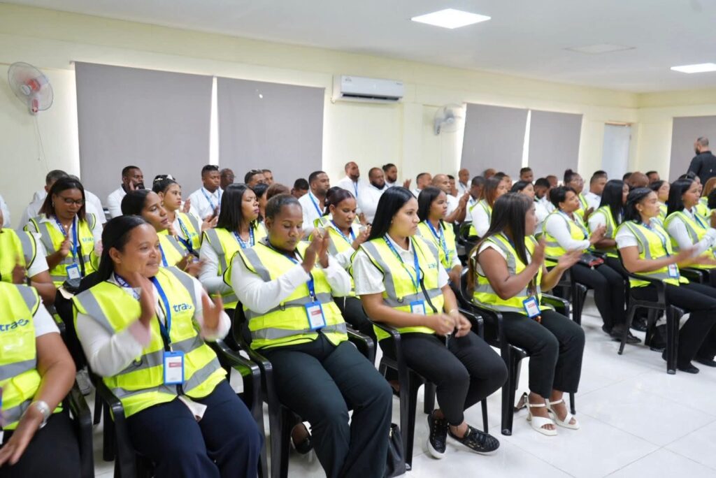 TRAE refuerza transporte escolar en la región Sur con 70 nuevos nombramientos - Noticias de hoy en República Dominicana | De Último Minuto