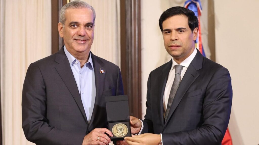 Abinader condecora de manera póstuma al expresidente Ulises Francisco Espaillat - Noticias de hoy en República Dominicana | De Último Minuto