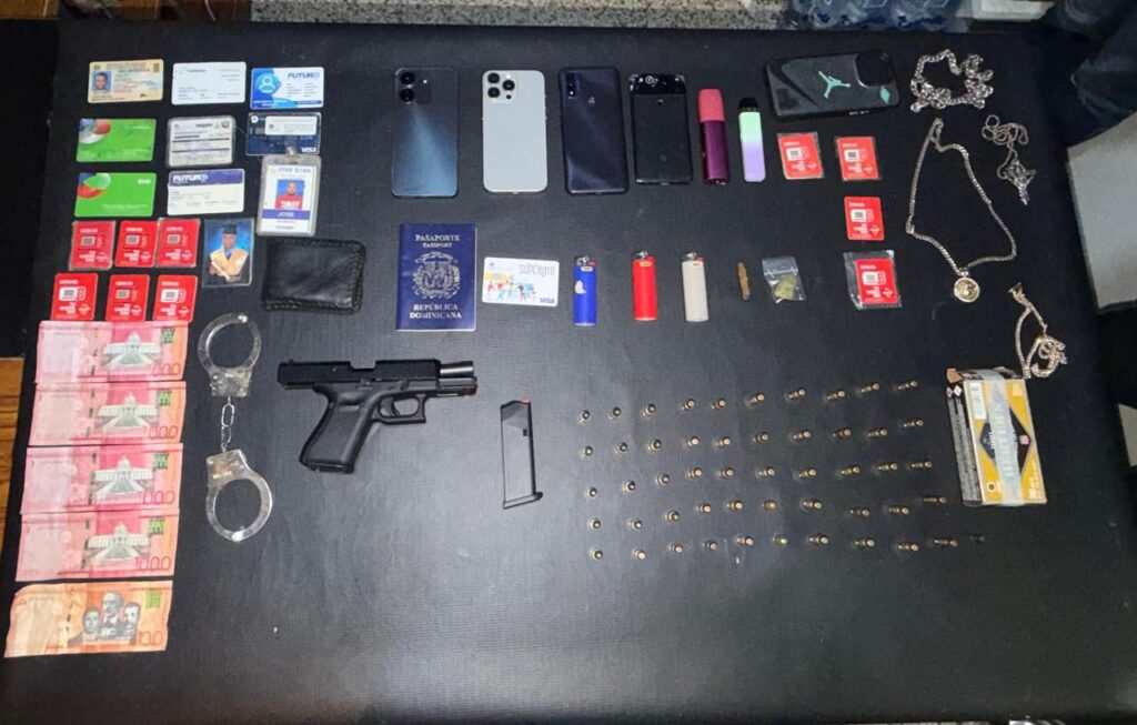 Policía ocupa armas, drogas y dinero en múltiples allanamientos en La Vega | 3 | Policía ocupa armas, drogas y dinero en múltiples allanamientos en La Vega - Noticias de hoy en República Dominicana | De Último Minuto