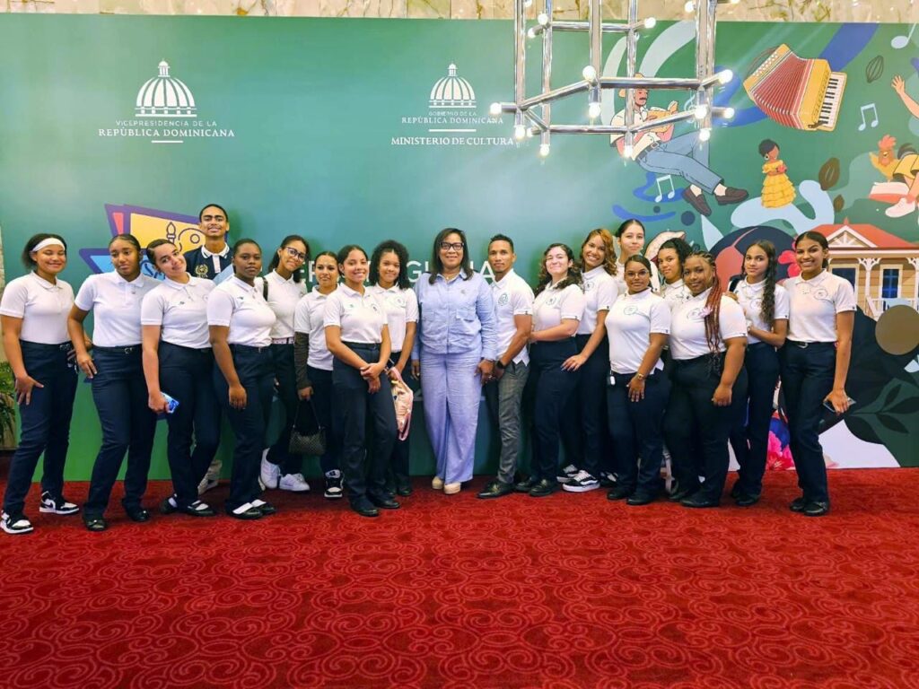 Adela Tejada participa en jornada dedicada a Monseñor Nouel en la Feria Regional del Libro y la Cultura Cibao 2026 | 2 | Adela Tejada participa en jornada dedicada a Monseñor Nouel en la Feria Regional del Libro y la Cultura Cibao 2026 - Noticias de hoy en República Dominicana | De Último Minuto
