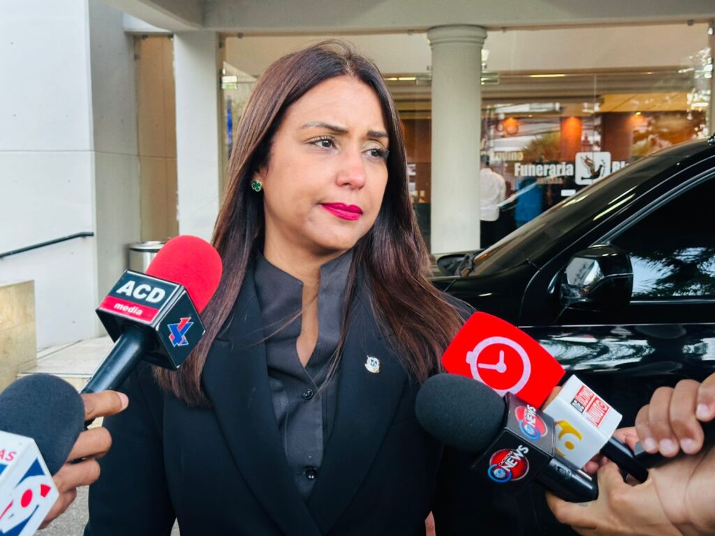 Ante la presencia de familiares y figuras de la vida pública, son velados los restos de Carlos Batista Matos - Noticias de hoy en República Dominicana | De Último Minuto