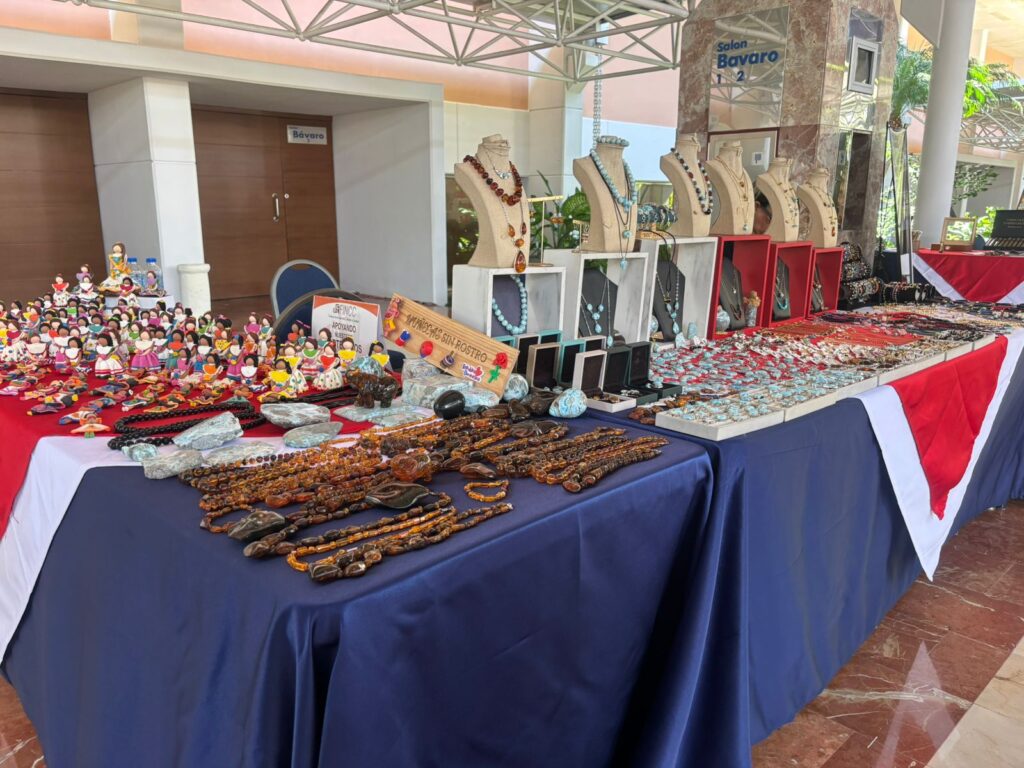 Artesanos dominicanos brillan en DATE 2026 con identidad y tradición - Noticias de hoy en República Dominicana | De Último Minuto