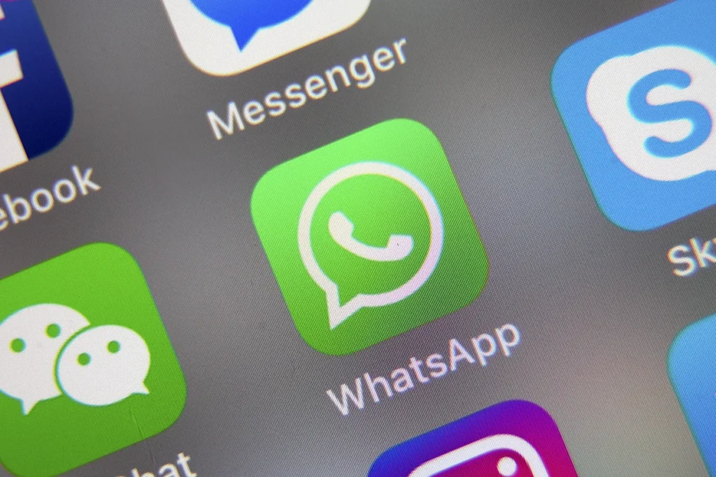 Bruselas pide a Meta que permita el uso de servicios de inteligencia artificial alternativos en WhatsApp