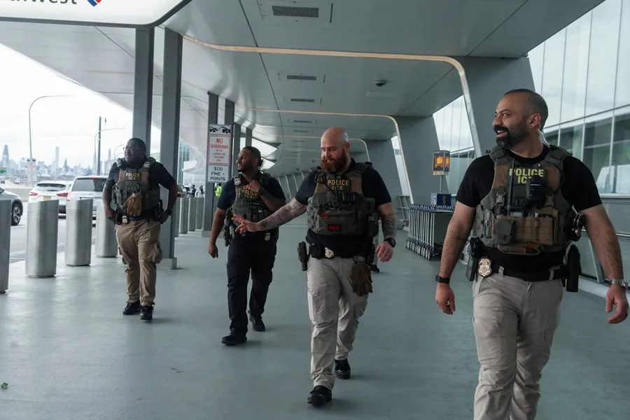 EE.UU. considera bloquear la entrada de extranjeros en los aeropuertos de las ciudades «santuario» | 2 | EE.UU. extranjeros ciudades santuario