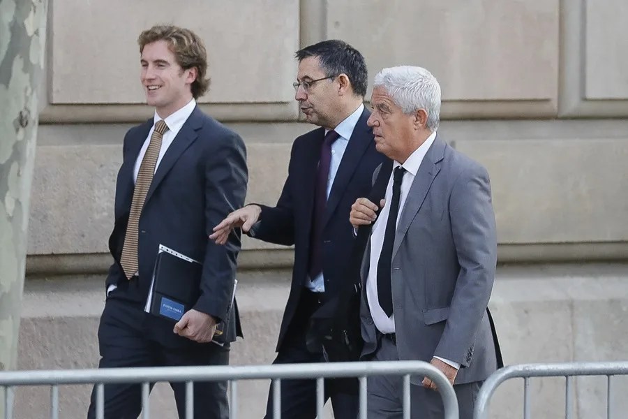 El Supremo confirma la absolución de Neymar, Rosell y Bartomeu de corrupción y estafa | 2 | El expresidente del FC Barcelona Josep Maria Bartomeu (c)