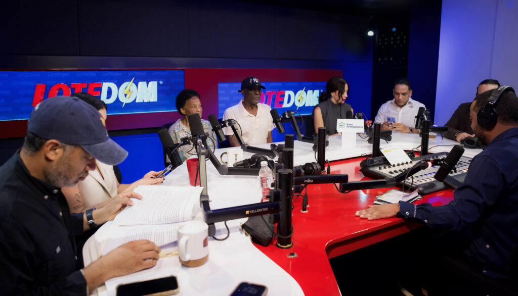 En medio de llanto, pareja de envejecientes denuncia trama para despojarlos de su vivienda - Noticias de hoy en República Dominicana | De Último Minuto