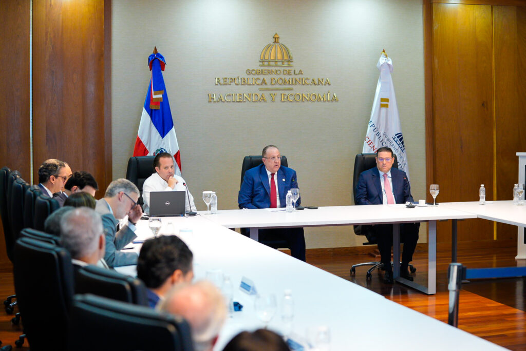 Gobierno activa diálogo con sectores productivos para establecer acuerdo conjunto frente a crisis en Irán | 2 | Gobierno activa diálogo con sectores productivos para establecer acuerdo conjunto frente a crisis en Irán - Noticias de hoy en República Dominicana | De Último Minuto