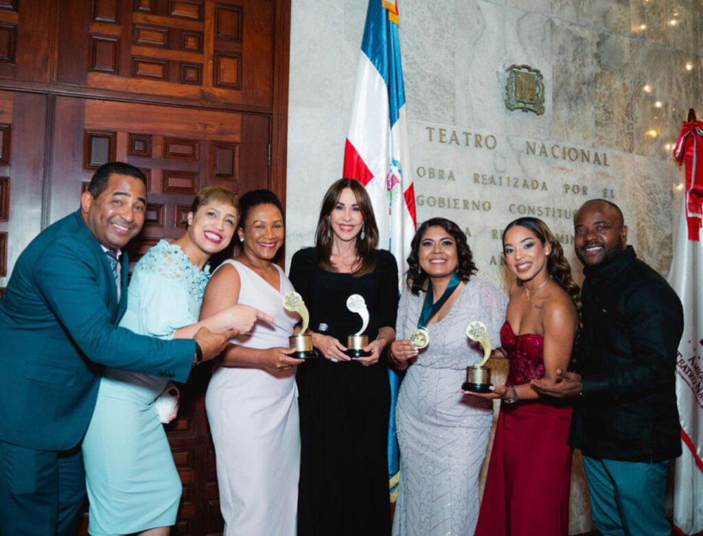 Joven empresaria, Carolin Bravo es premiada por su liderazgo femenino en sector cooperativismo dominicano - Noticias de hoy en República Dominicana | De Último Minuto