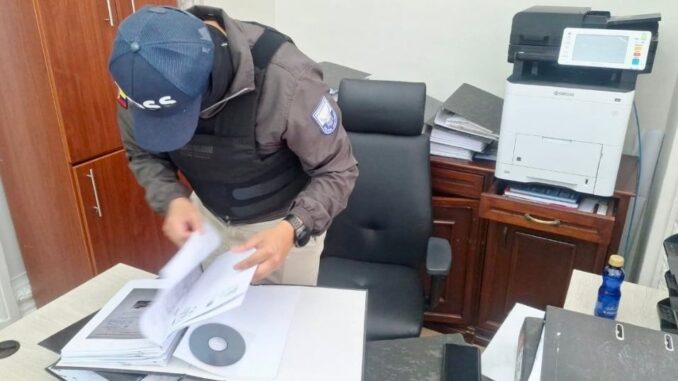 La Fiscalía de Ecuador allana las sedes del Municipio de Guayaquil por presunta falsificación de documentos | 4 | La Fiscalía de Ecuador allana las sedes del Municipio de Guayaquil por presunta falsificación de documentos