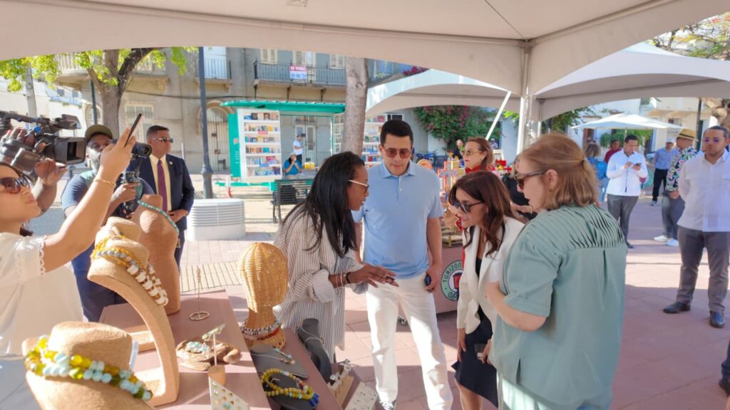 Ministro de Turismo y embajadora Leah Campos recorren la Zona Colonial - Noticias de hoy en República Dominicana | De Último Minuto