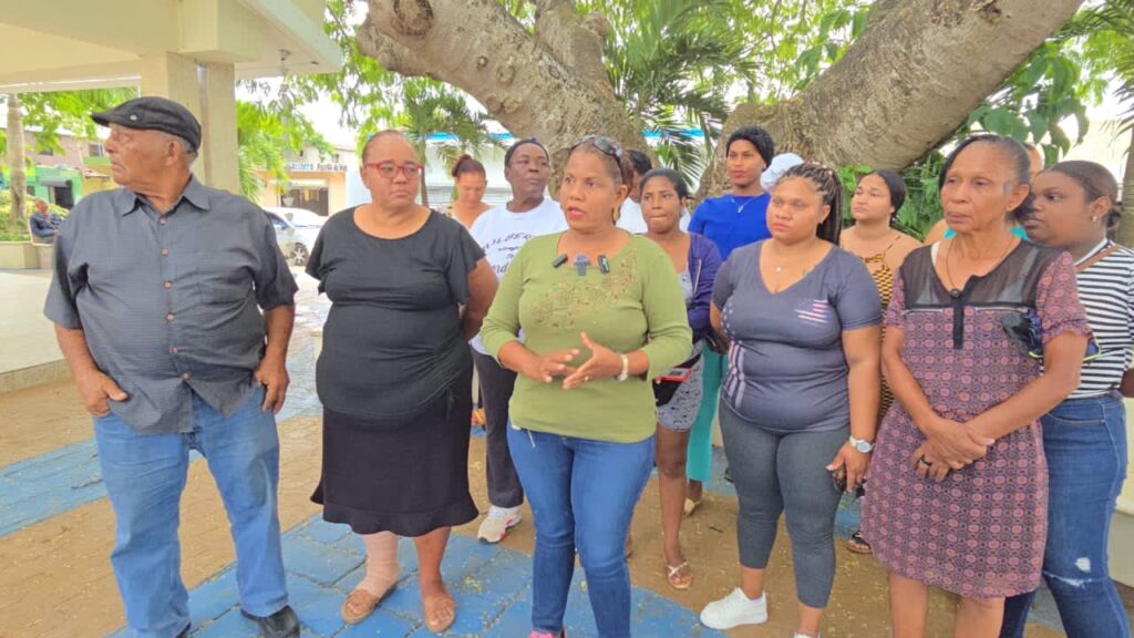 Personal de apoyo educativo en Villa Hermosa rechaza acusaciones de la ADP y declara "no grato" a su presidente - Noticias de hoy en República Dominicana | De Último Minuto