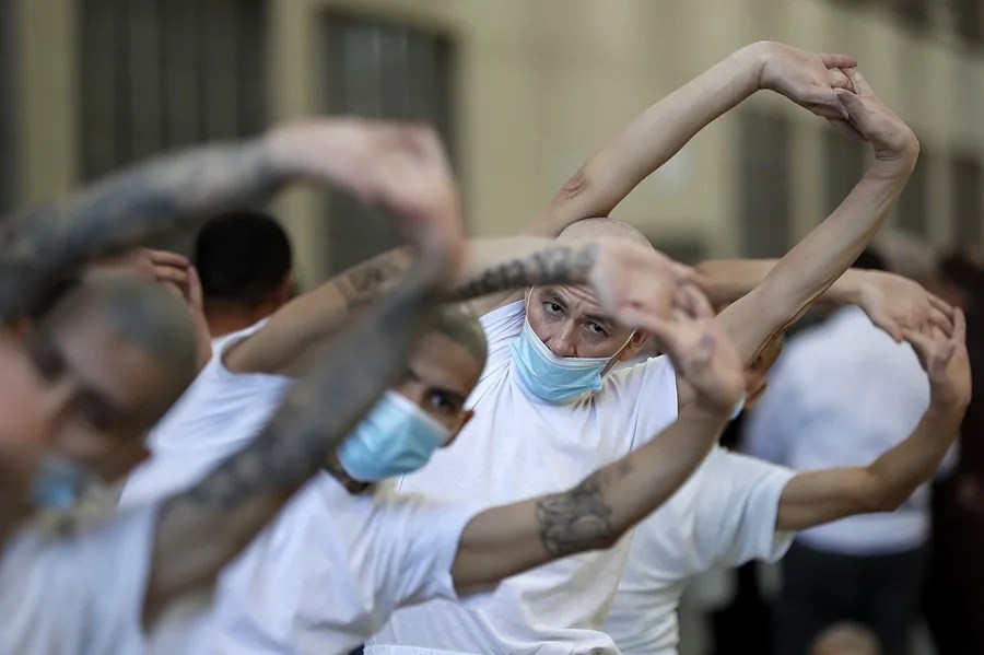 Petro dice que cárceles de El Salvador son «campos de concentración de población civil» | 2 | El Salvador Petro cárceles