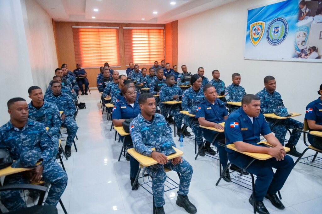 Policía Nacional capacita a agentes preventivos en manejo de escenas del crimen y preservación de evidencias - Noticias de hoy en República Dominicana | De Último Minuto