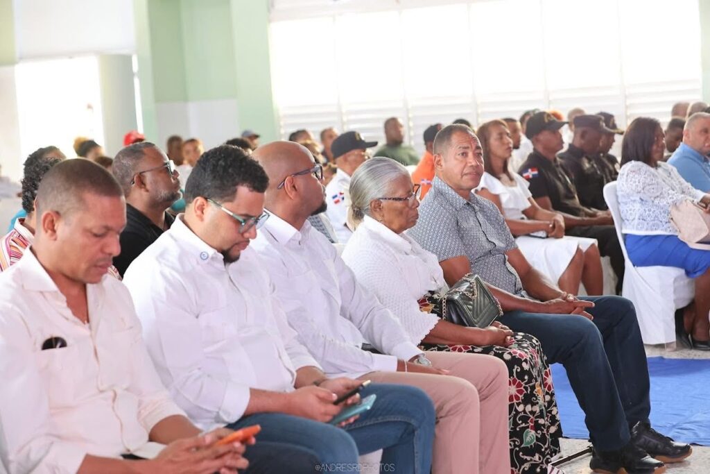 Reconocen trayectoria del periodista Estarlyn Carela Morillo en El Limón - Noticias de hoy en República Dominicana | De Último Minuto