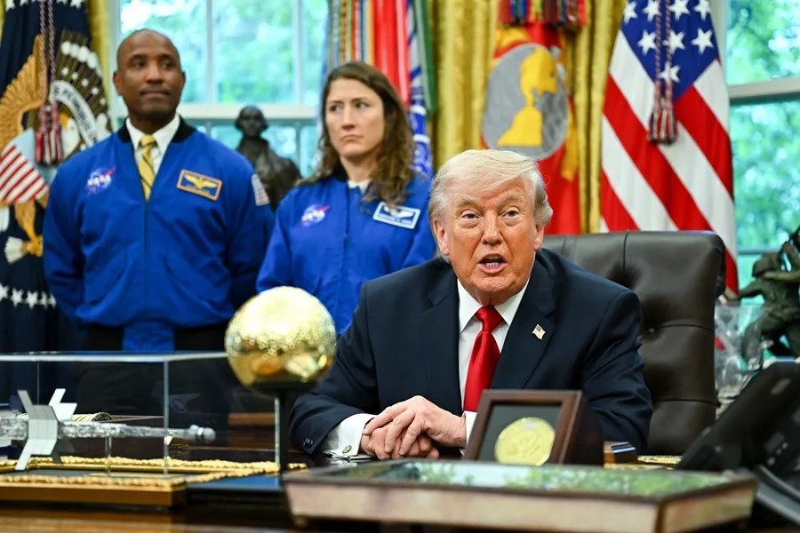 Trump recibe en la Casa Blanca a los astronautas de la misión Artemis II - Noticias de hoy en República Dominicana | De Último Minuto