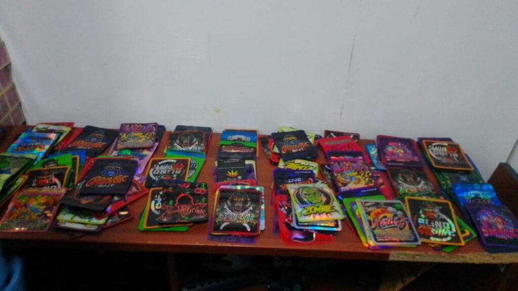 Allanamiento deja dos detenidos decomiso de drogas y contrabando de cigarrillos en Santiago | 3 | Allanamiento deja dos detenidos decomiso de drogas y contrabando de cigarrillos en Santiago - Noticias de hoy en República Dominicana | De Último Minuto