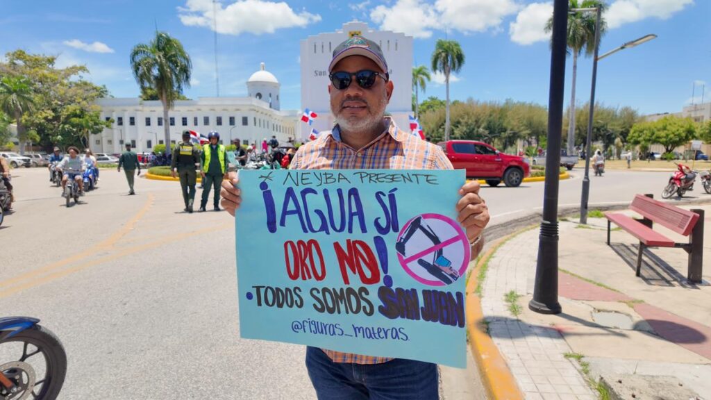 Cientos de manifestantes continúan llegando y se suman a la marcha contra la minería en San Juan - Noticias de hoy en República Dominicana | De Último Minuto