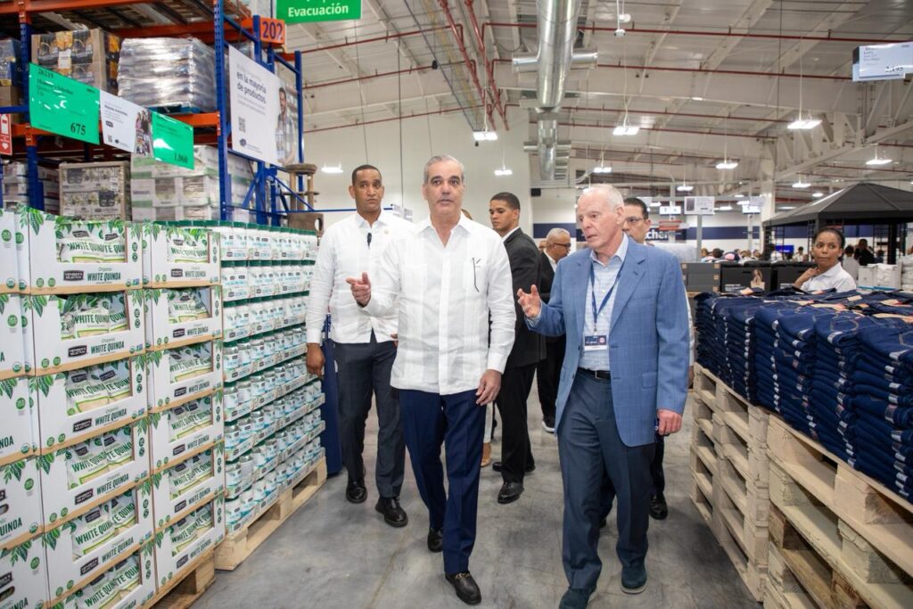 Abinader inaugura nueva sucursal de PriceSmart en La Romana; inversión supera los US$21 millones - Noticias de hoy en República Dominicana | De Último Minuto