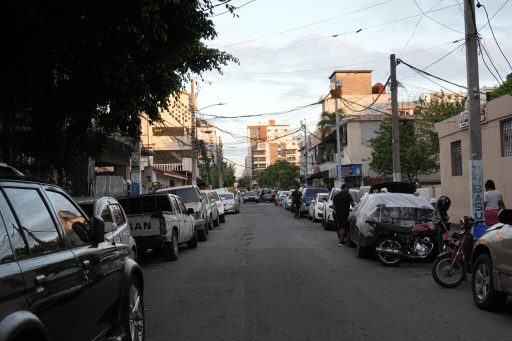 “Aquí no hay delincuencia”: residentes del Ensanche Quisqueya valoran patrullaje policial - Noticias de hoy en República Dominicana | De Último Minuto