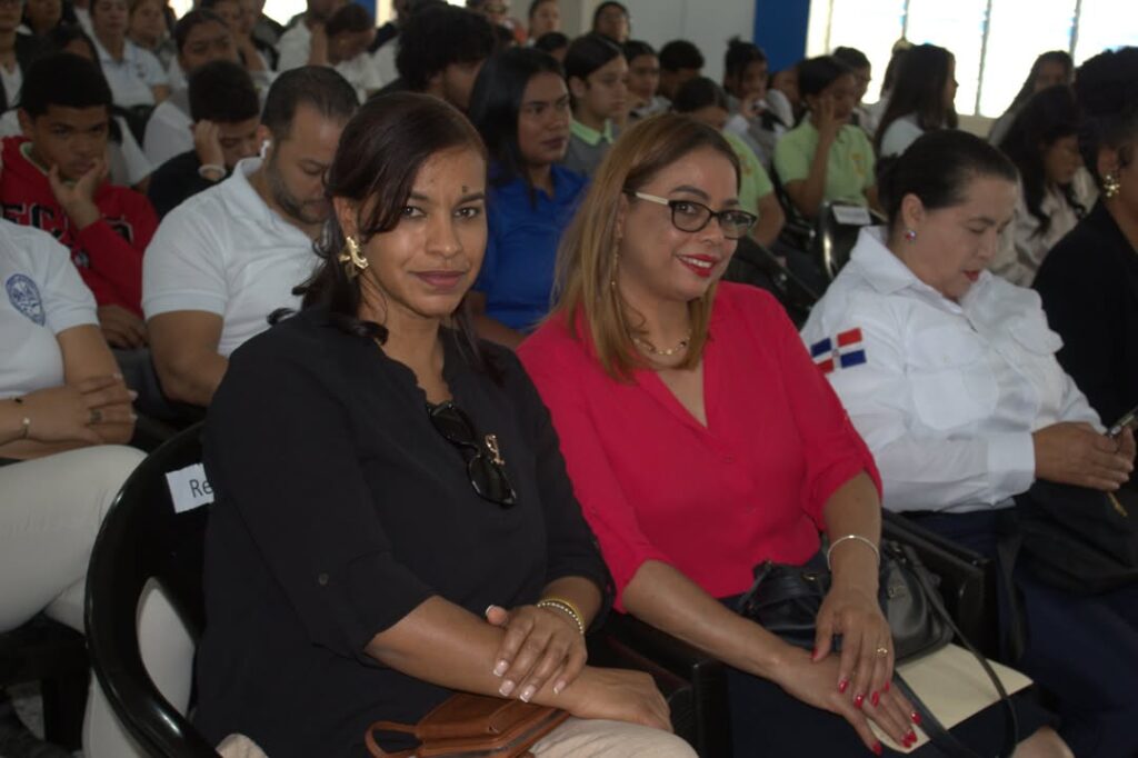 Subcentro UASD Constanza realiza con éxito “Cumbre Constanza Sostenible 2026” - Noticias de hoy en República Dominicana | De Último Minuto