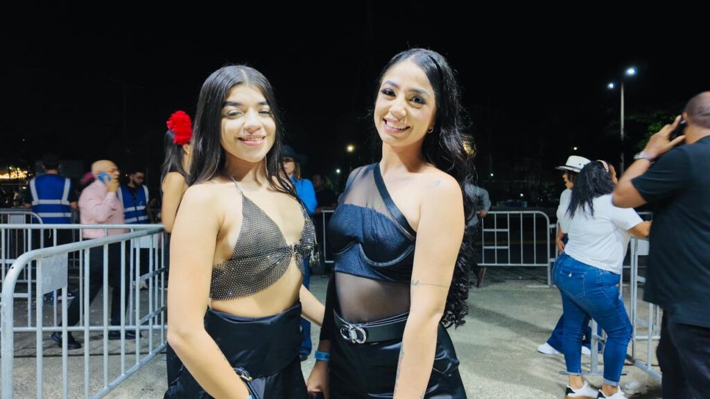 Con botas y sombreros llegan fanáticos al concierto de Los Tigres del Norte en Santo Domingo - Noticias de hoy en República Dominicana | De Último Minuto