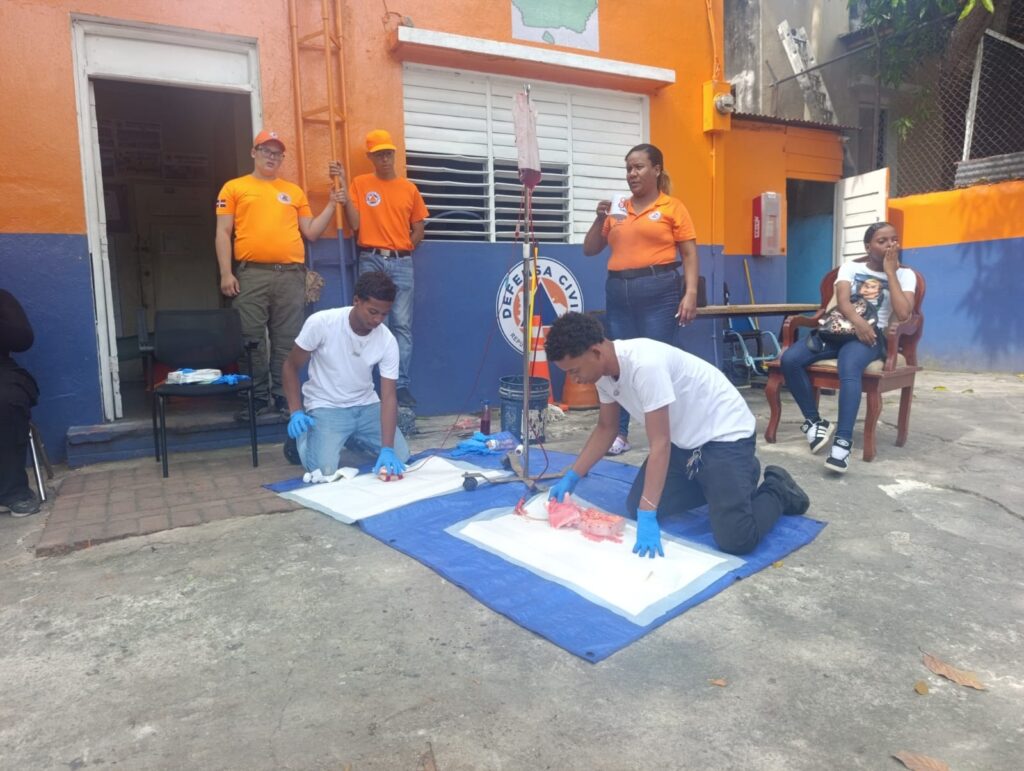 Defensa Civil de La Romana capacita personal voluntario, incluyendo estudiantes de las 60 Horas | 6 | Defensa Civil de La Romana capacita personal voluntario, incluyendo estudiantes de las 60 Horas - Noticias de hoy en República Dominicana | De Último Minuto