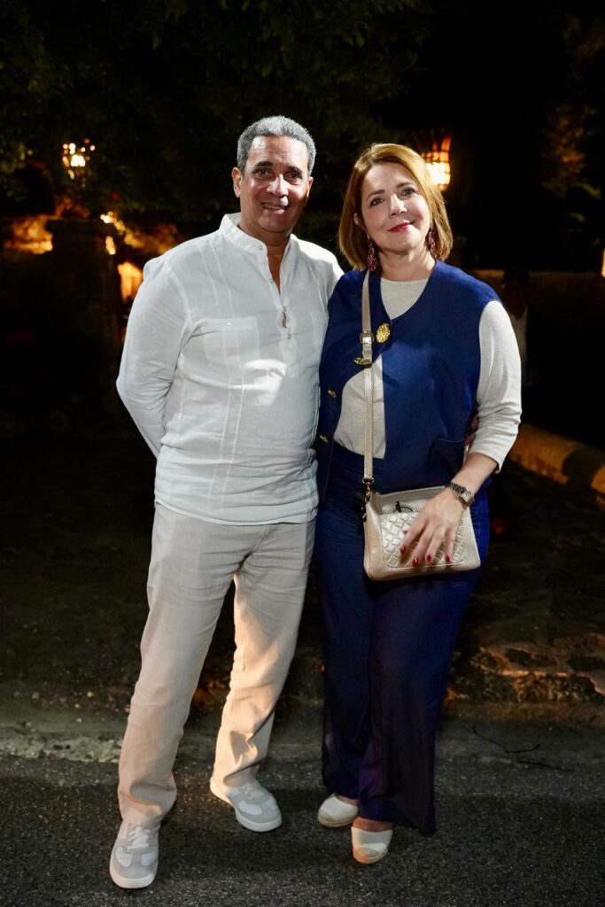 Fanáticos de todas las edades abarrotan Altos de Chavón para disfrutar de Isabel Pantoja - Noticias de hoy en República Dominicana | De Último Minuto