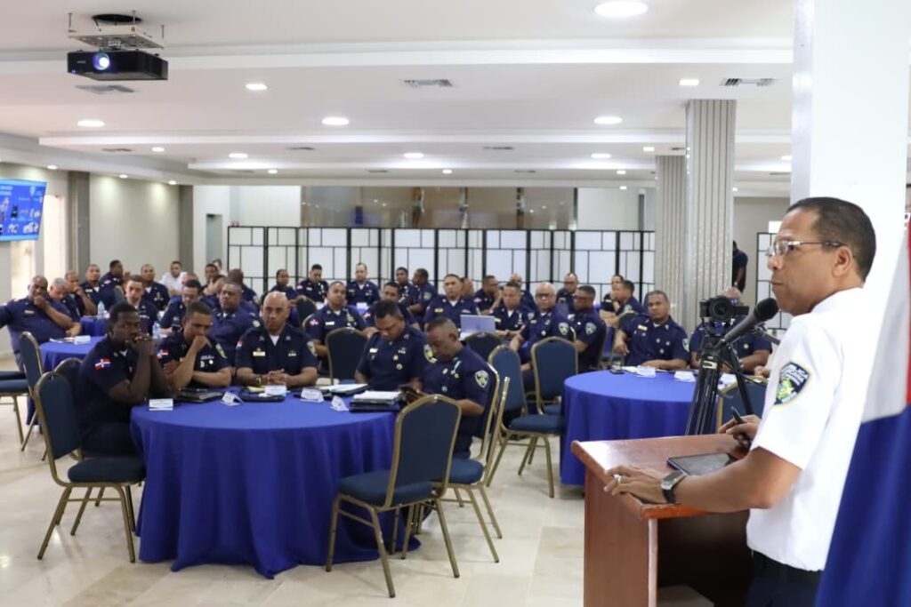 Policía Nacional fortalece implementación del nuevo modelo de servicio con taller de liderazgo territorial - Noticias de hoy en República Dominicana | De Último Minuto