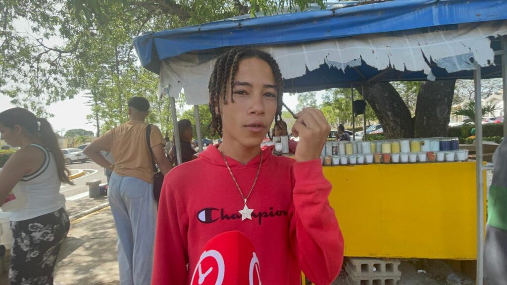 Alta afluencia de visitantes dinamiza ventas en el cementerio Ingenio Arriba durante el Día de las Madres - Noticias de hoy en República Dominicana | De Último Minuto
