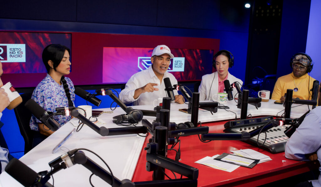 "A quienes debe importarles su hija es a ustedes", dice Brito a Gustavo Montalvo Mena y a Astrid Rodríguez | 2 | "A quienes debe importarles su hija es a ustedes", dice Brito a Gustavo Montalvo Mena y a Astrid Rodríguez - Noticias de hoy en República Dominicana | De Último Minuto