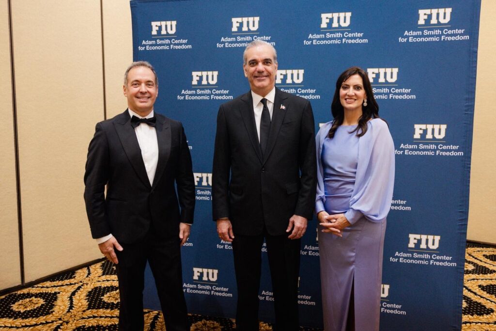 Abinader recibe premio Champion of Freedom Award y abvierte sobre amenazas a las libertades democráticas | 2 | Abinader recibe premio Champion of Freedom Award y abvierte sobre amenazas a las libertades democráticas - Noticias de hoy en República Dominicana | De Último Minuto