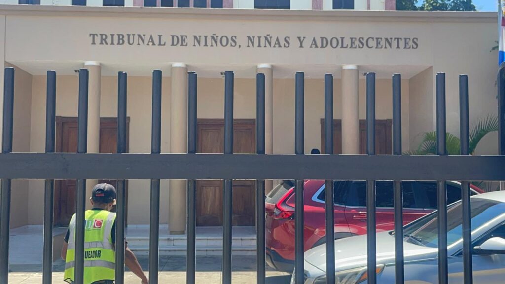 Abuela de niña acusada de herir a otra con casco de botella en Santiago afirma actuó en defensa propia | 2 | Abuela de niña acusada de herir a otra con casco de botella en Santiago afirma actuó en defensa propia - Noticias de hoy en República Dominicana | De Último Minuto