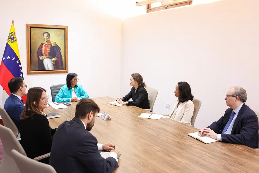 Delcy Rodríguez se reúne en Venezuela con una delegación del Banco Mundial - Noticias de hoy en República Dominicana | De Último Minuto