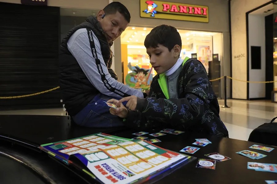 El furor por el álbum del Mundial convierte a Colombia en un gran mercado de cromos | 2 | El furor por el álbum del Mundial convierte a Colombia en un gran mercado de cromos - Noticias de hoy en República Dominicana | De Último Minuto