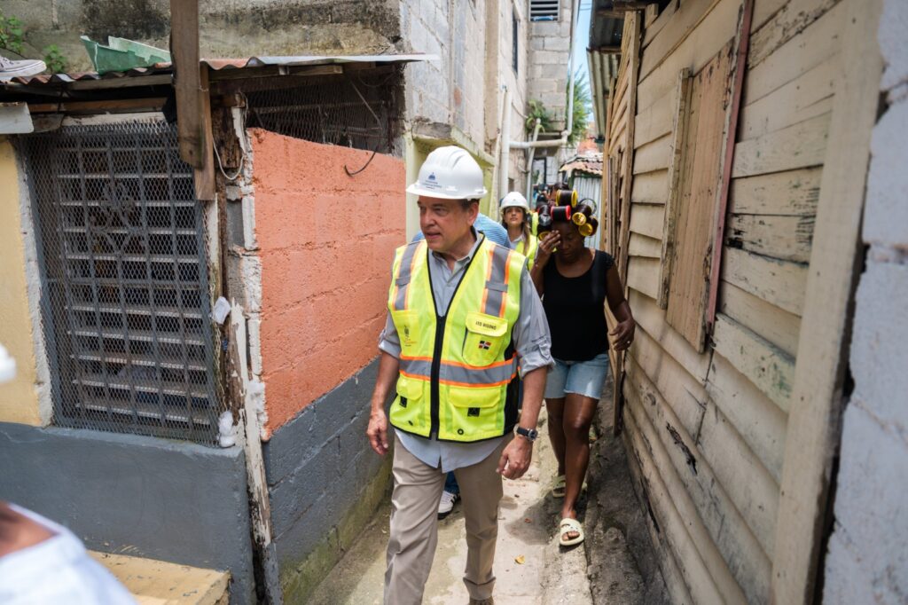 Gobierno iniciará reparación de viviendas en el sector 27 de Febrero | 2 | Ito Bisonó: Cada vez que la anarquía se apodera de Haití es afectada la República Dominicana